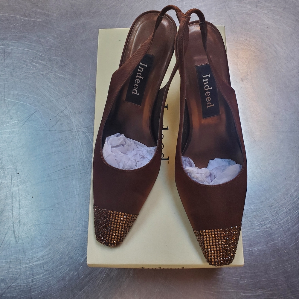 Like new Indeed Saturn Style Bronze Slingback Heel‎
